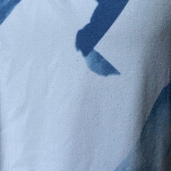 Calvin Klein White and Blue Sleeveless Blouse w/Keyhole on the Neck (Med) - Picture 8 of 10